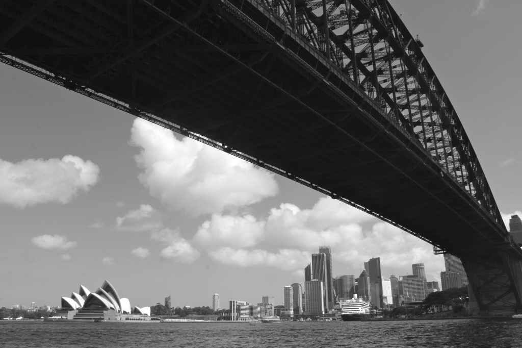 En passant en dessous de Harbour Bridge en ferry