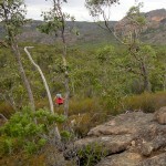 A gauche, randonnée des Pinacles à Halls Gap et à droite, ascension du Mont Zéro dans la partie nord des Grampians