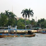 Rive du fleuve Chao Phraya depuis le ferry