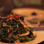 Salade de boeuf mariné et légumes frais