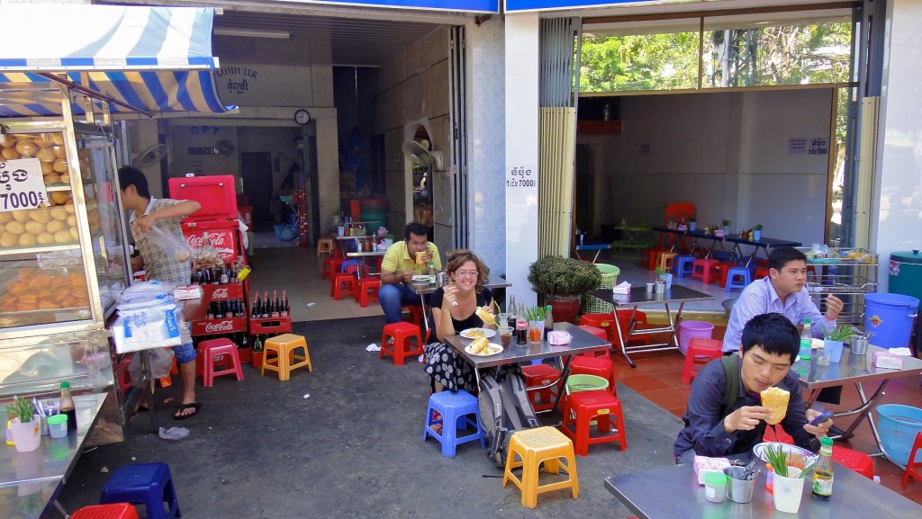 Cantine de rue à Phnom Penh