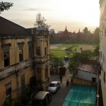 Au loin, l'incontournable musée national khmer