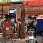 Barbier sur un trottoir de Phnom Penh