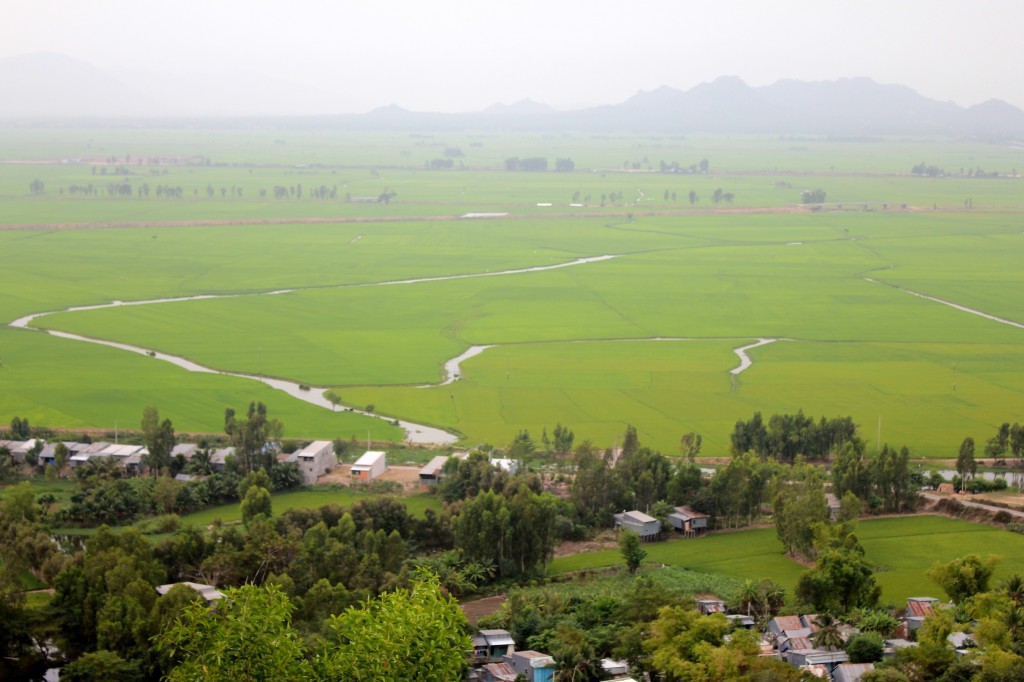 Rizières et frontière cambodgienne depuis le mont Sam à Chau Doc