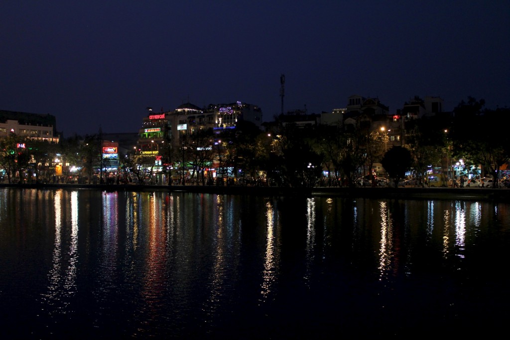 Lac Hoan Kiem de nuit
