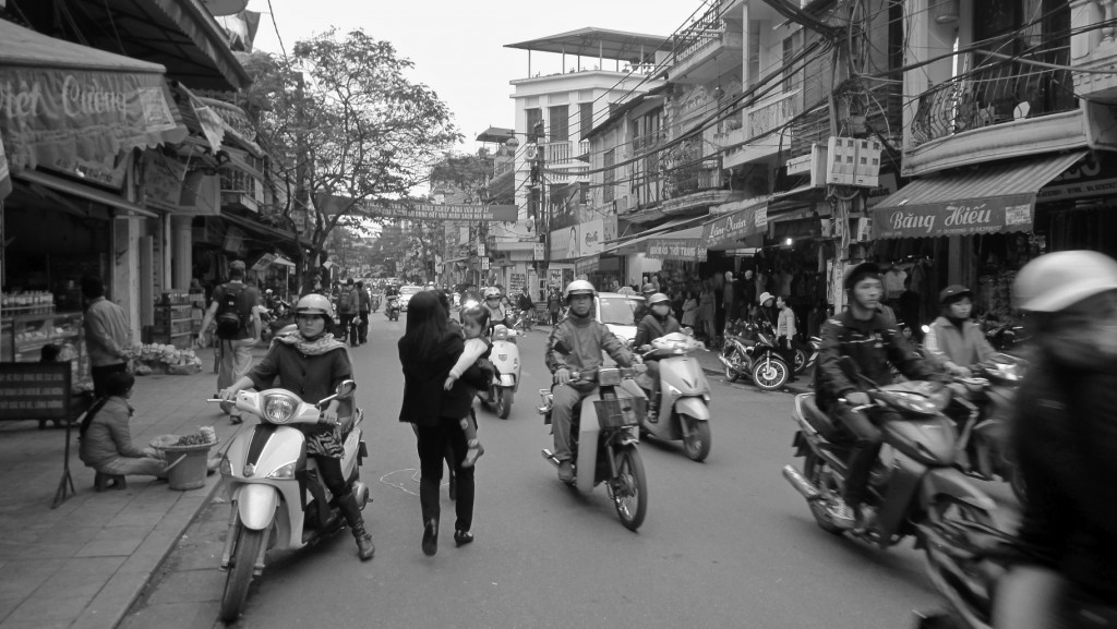 Motobikes en vrac dans les rues de Hanoï