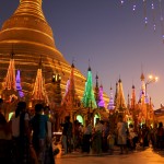 Paya Shwedagon à la tombée de la nuit