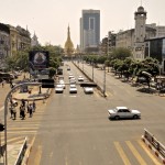 Avenue du centre de Yangon en direction de la paya Sule