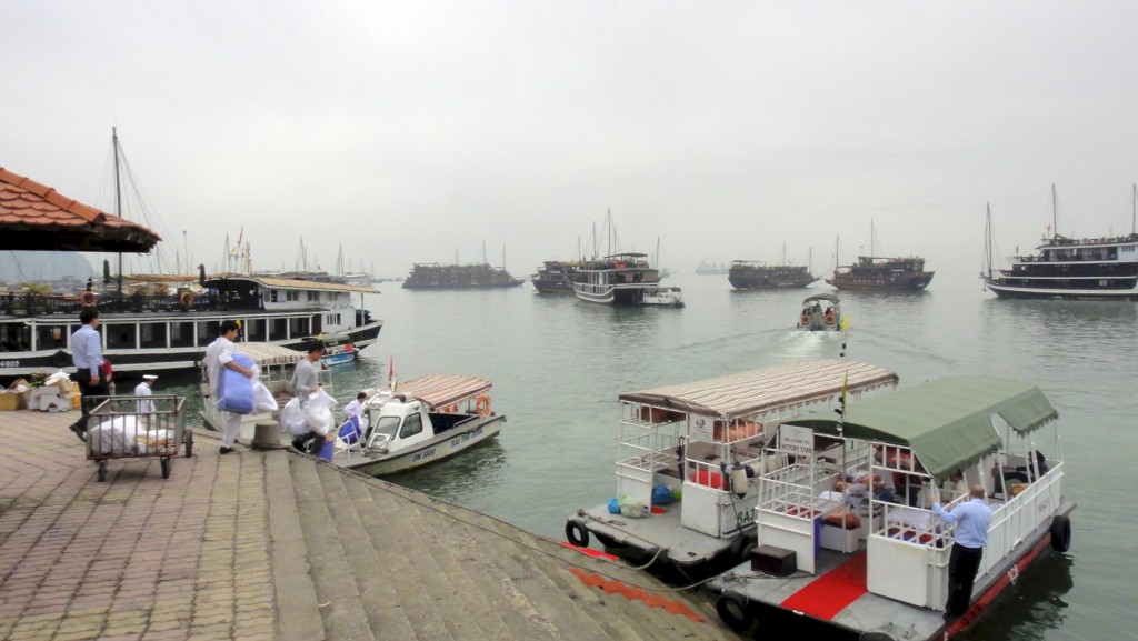 Embarquement sur la baie d'Halong