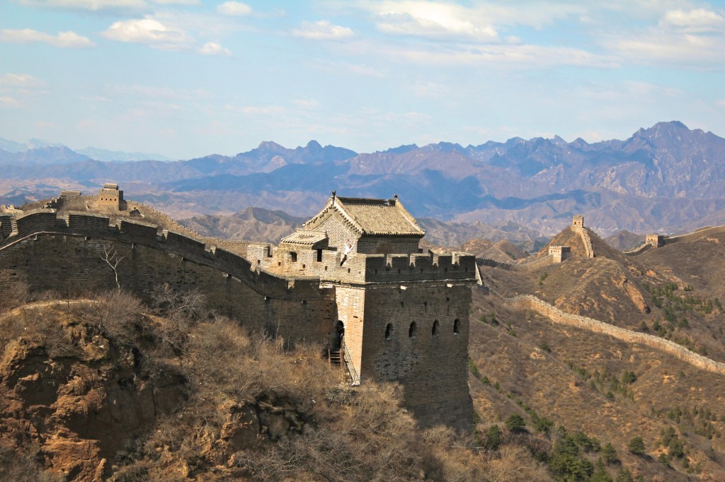 Sur le toit d'une tour de guet restaurée à Jinshaling