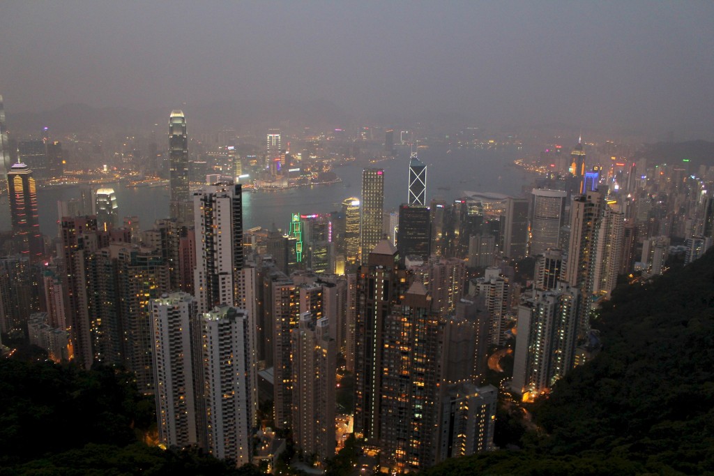 Hong Kong au crépuscule depuis le Victoria Peak