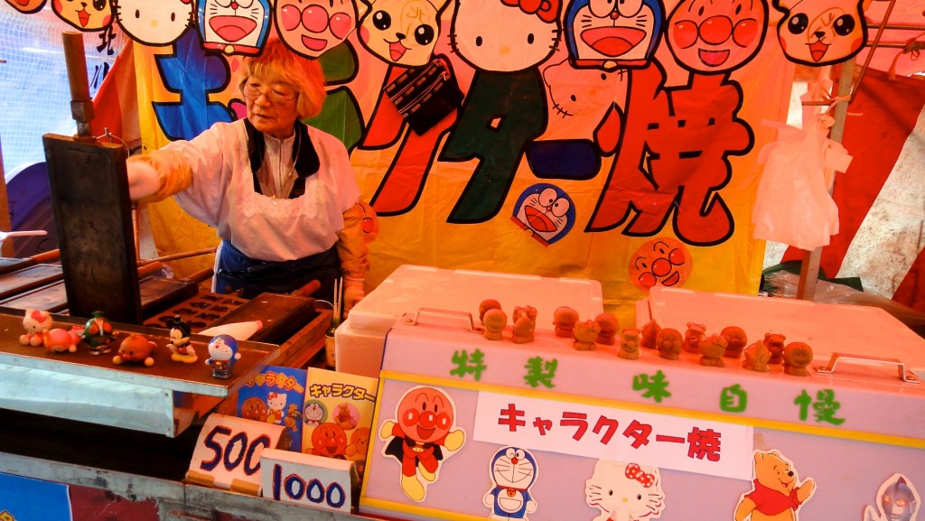 Stand de madeleines à l'effigie de héros d'animés ou de mangas japonais