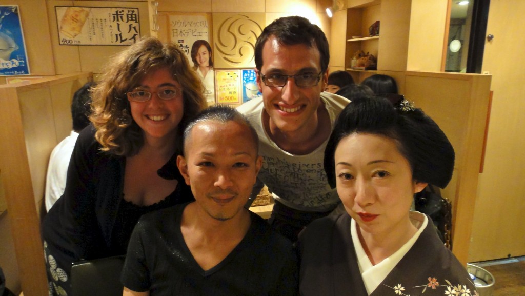 Rencontre avec une maiko (apprentie geisha) et son coiffeur dans un petit restaurant de Kyoto