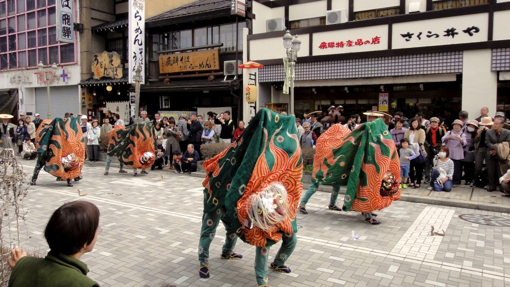 Danse des dragons à Takayama