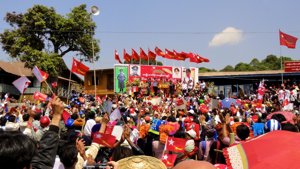 Elocution de Aung San Suu Kyi pour la campagne des législatives partielles de avril 2012