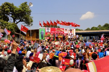 Elocution de Aung San Suu Kyi pour la campagne des législatives partielles