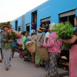 Ravitaillement à la gare de train de Myin Dike