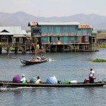 Boutiques de souvenirs flottantes sur le lac !