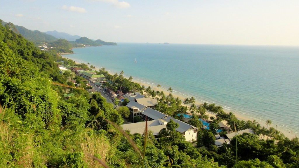 Vue sur White Sand Beach depuis la route