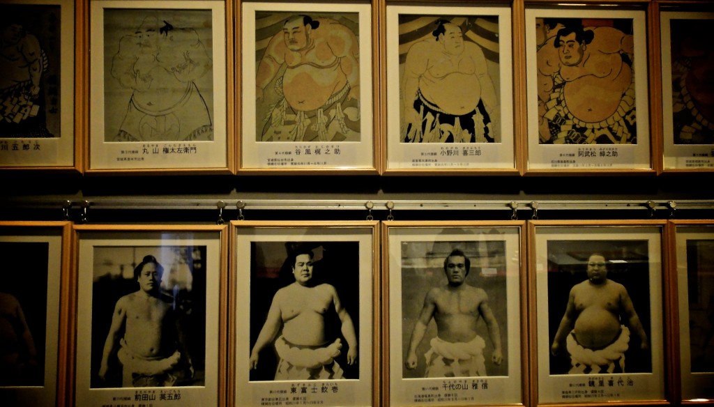 Sumos célèbres dans le musée des sumos au Ryogoku Kokugikan