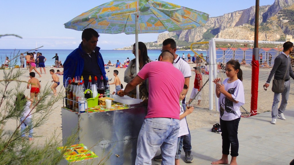 Granité artisanal sur la plage de Mondello