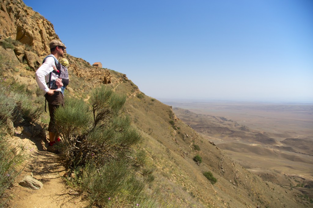 Dans le desert entre deux grottes près du monastère de David Gareja entre la Georgie et l'Azerbaijan