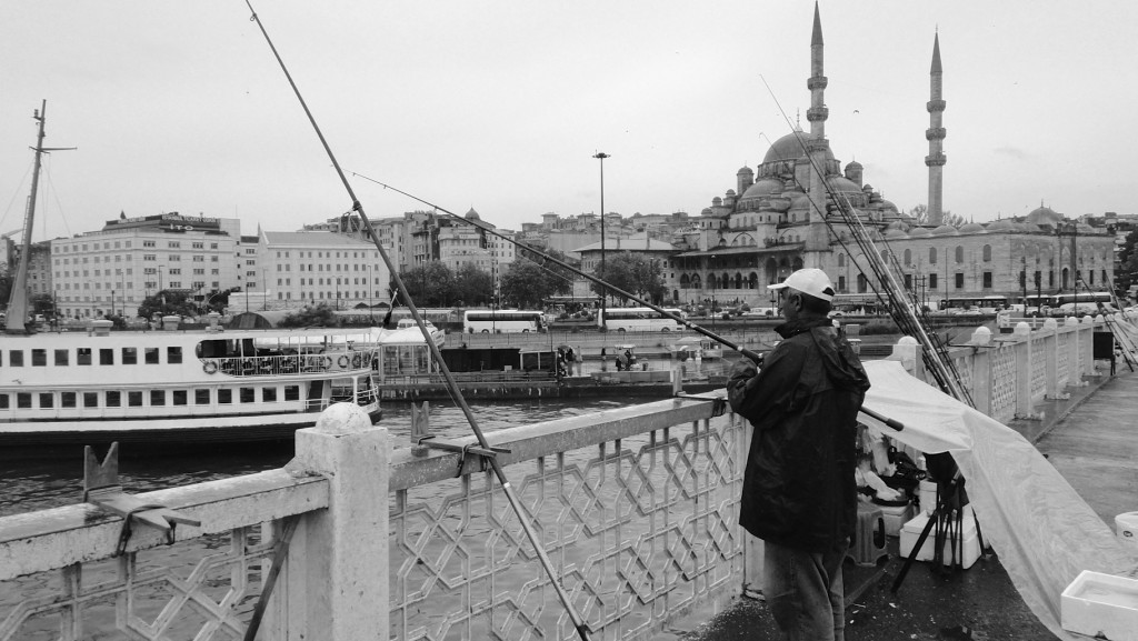 Pêcheurs sur le pont Galata