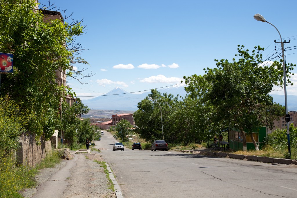 Mont Ararat vue depuis l'une des ruelles de Erevan