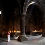 Intérieur du monastère de Geghard