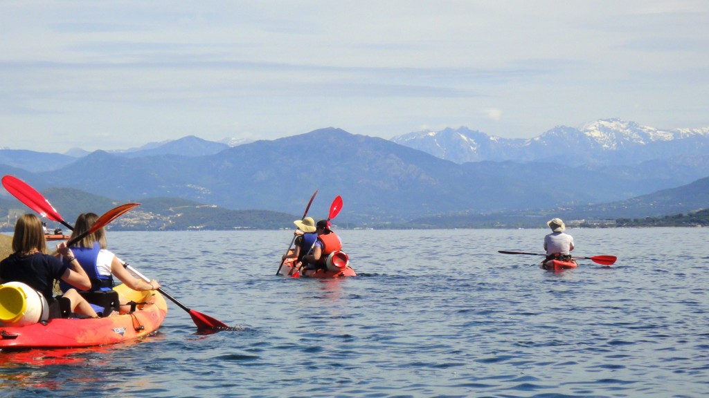 Panorama sur les massifs  montagneux corses sur nos Kayaks de Cors'Aventure