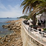 Côtes rocheuses d'Ajaccio depuis la terrasse du Dolce Vita sur la route des îles Sanguinaires