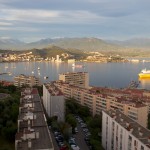 Lumières féériques sur la baie d'Ajaccio au coucher du soleil