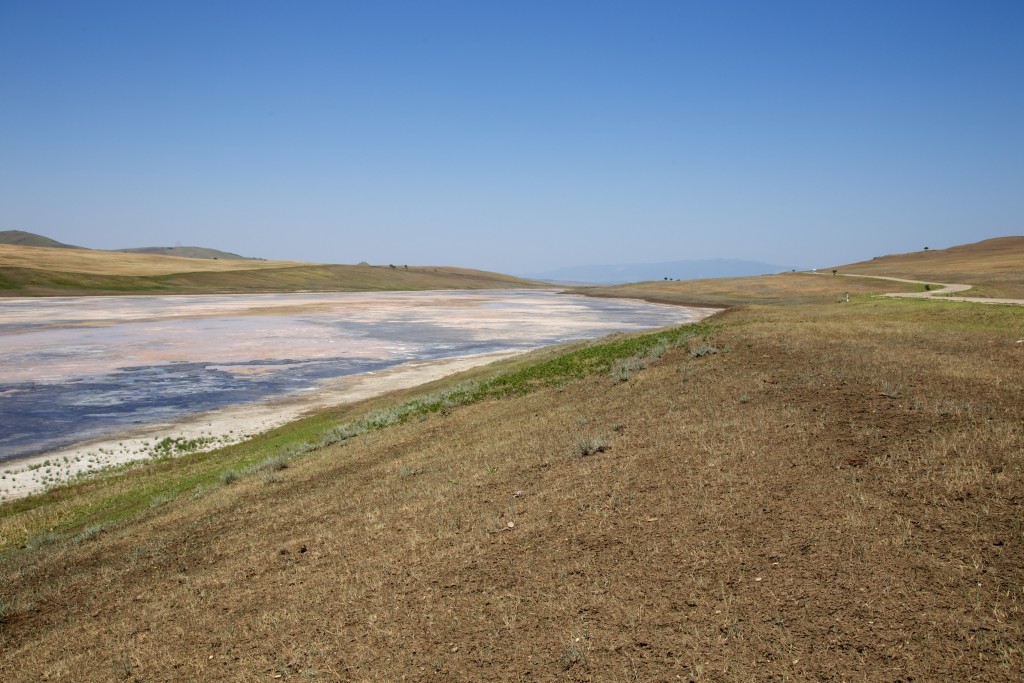 Lac salé sur le chemin des monastères de Davit Gareja