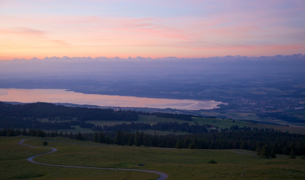 Lever du soleil sur Yverdon-les-bains depuis le Chasseron