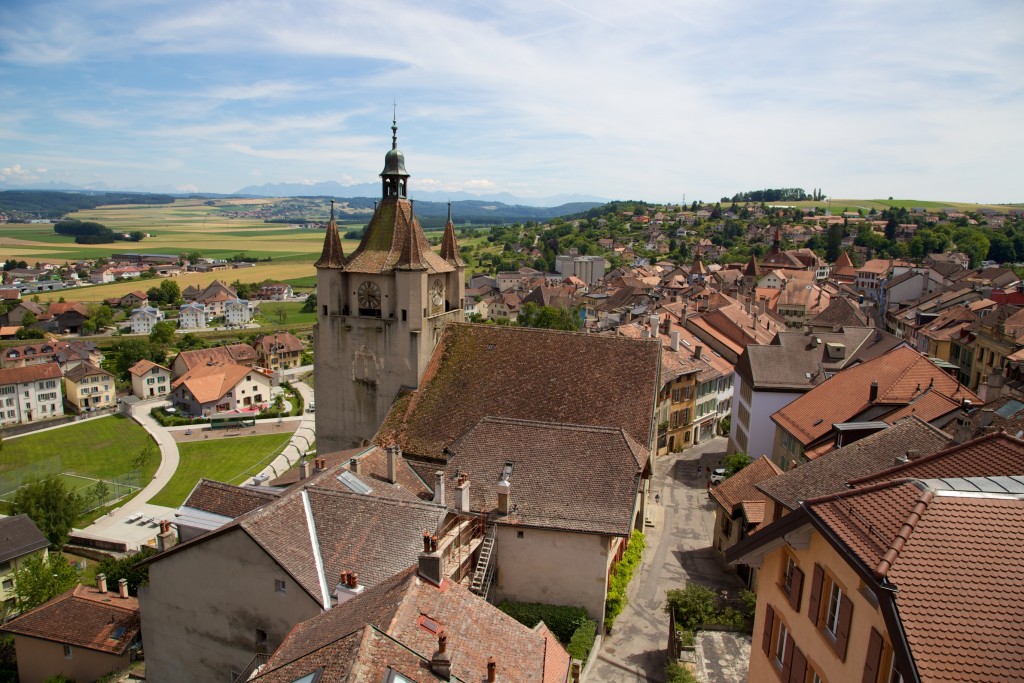 Vue sur les toits du village médiéval de Orbe dans le canton de Vaud