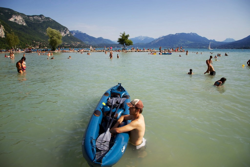 Excursion en canoë gonflable sur le lac d'Annecy