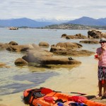 Pause pagaie sur une plage déserte dans la baie d'Ajaccio