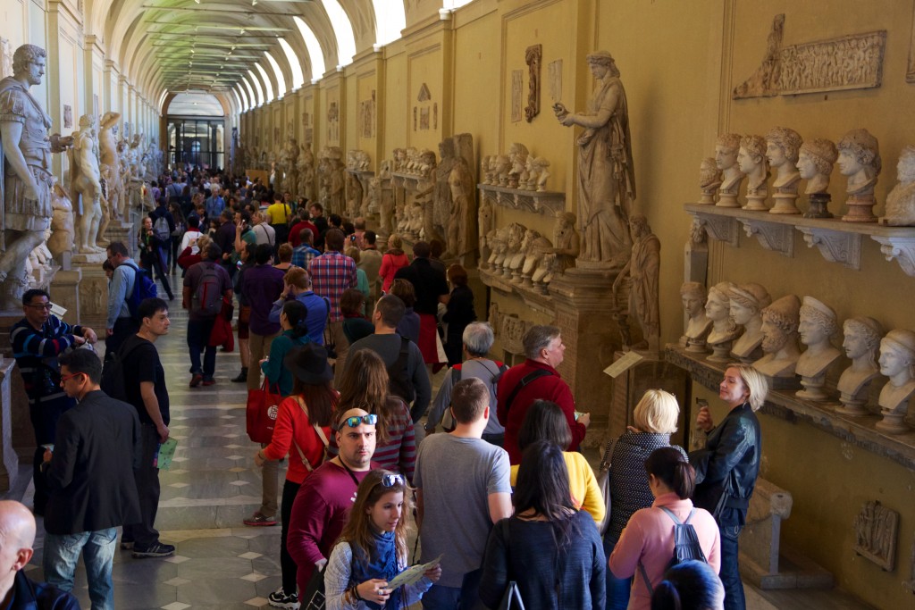 Petit embouteillage pour atteindre la chapelle Sixtine dans les musées du Vatican