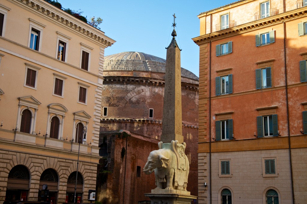 Le plus petit obélisque de Rome, place Minerva