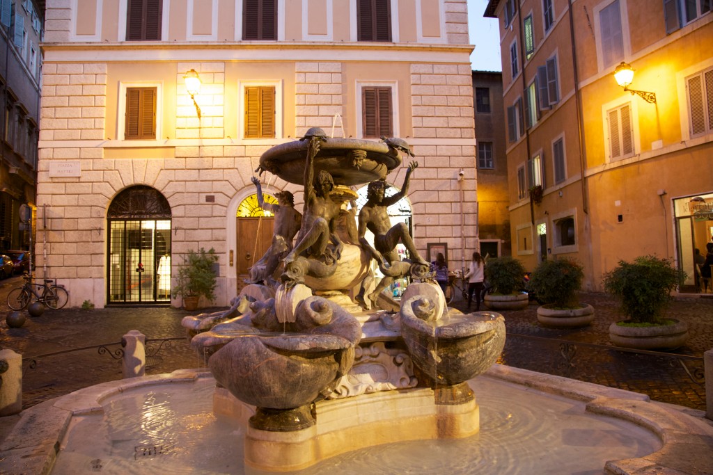 La fontaine des Tortues - fontana delle tartarughe en italien - située Piazza Mattei à Rome