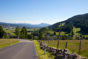 Bienvenue dans la bucolique vallée de Joux en Suisse