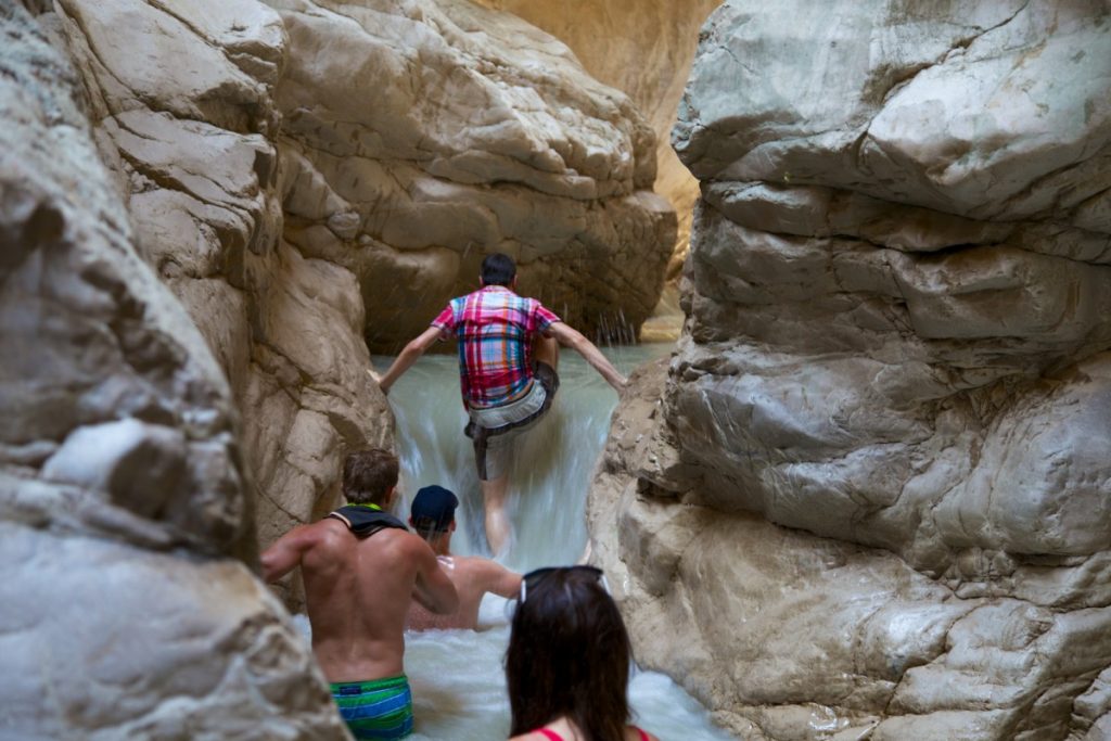 Escalade d'un petite cascade dans le courant du mois de juin dans les gorges de Au coeur des gorges de Saklikent