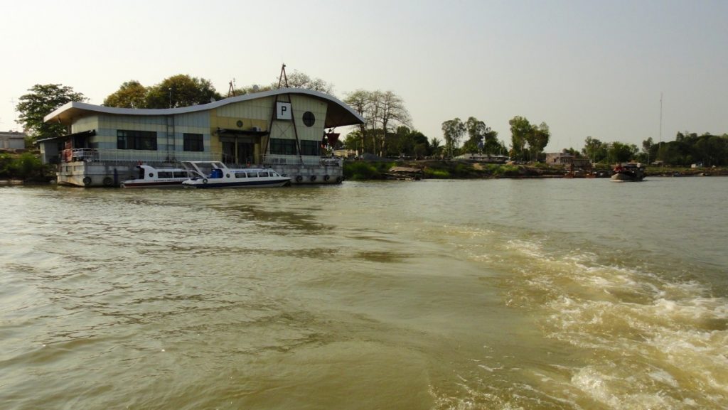 Poste de frontière sur le Mékong entre le Cambodge et le Vietnam