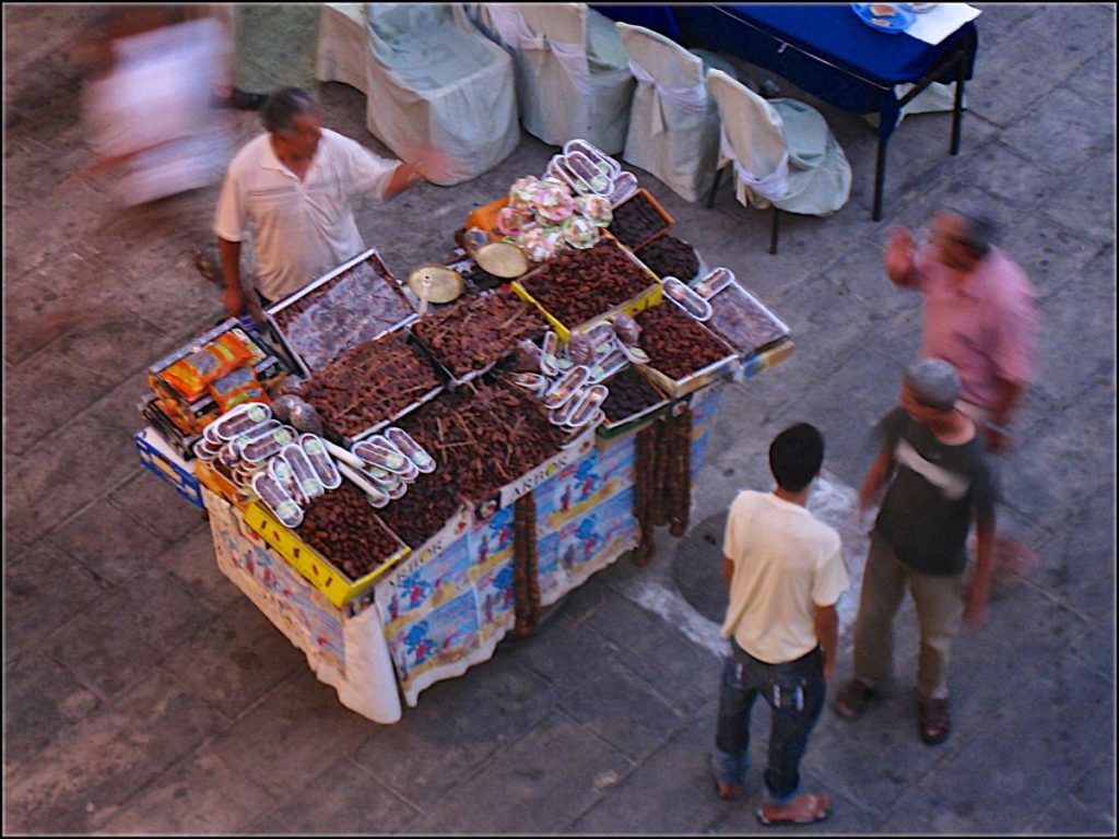 Juste avant la rupture du jeûne à Bab Boujloud