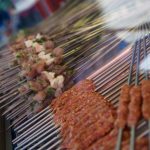 Les brochettes un classique de la street food marocaine