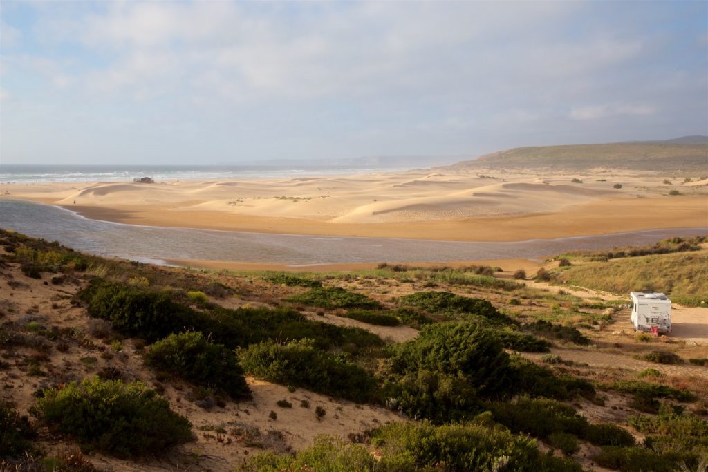 Camping-car sauvage aux abords de la magnifique plage de Carrapateira