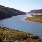 Fleuve rejoignant l'océan à Odeceixe