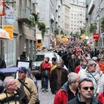 Marée humaine dans les ruelles de Saint-Malo pendant la route du Rhum