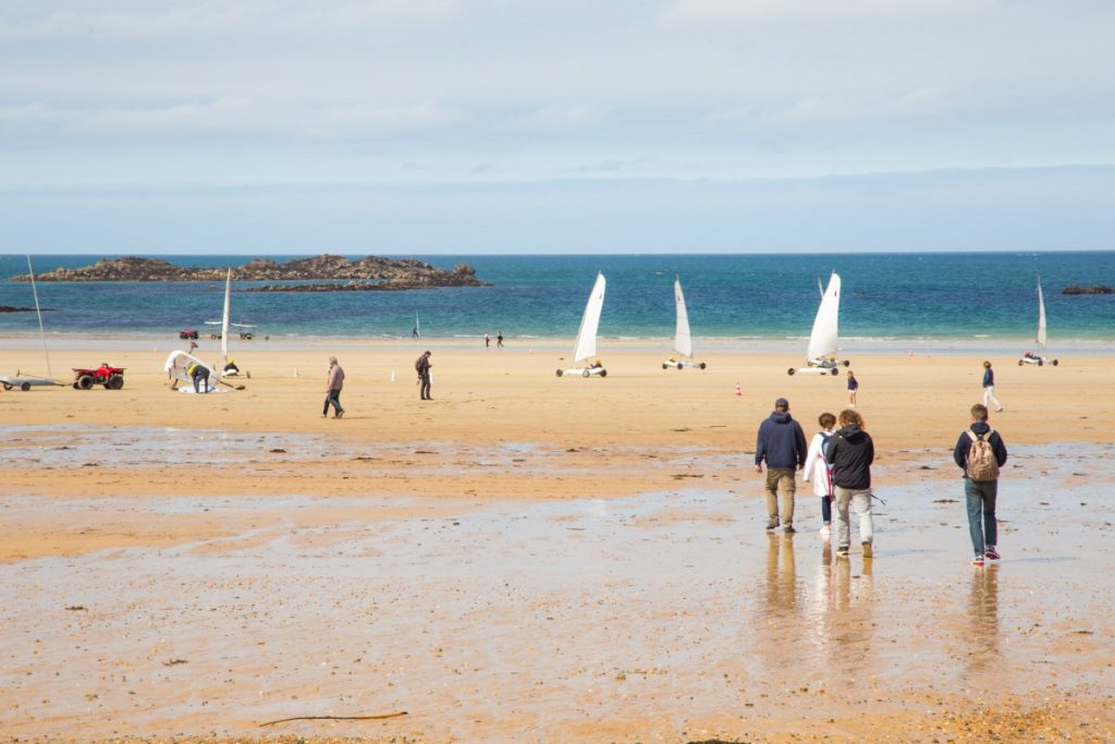 En chemin pour l'initiation au char à voile