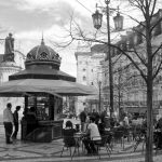 Kiosque sur une place de Lisbonne, une véritable institution sur le chemin du Tram 28